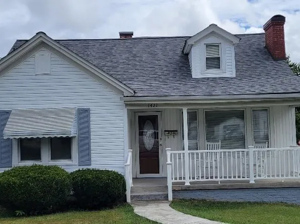 1421 S Franklin Ave, Covington, VA 24426