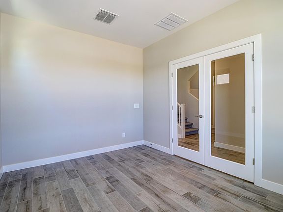 5th image of 724 S 172nd Ave