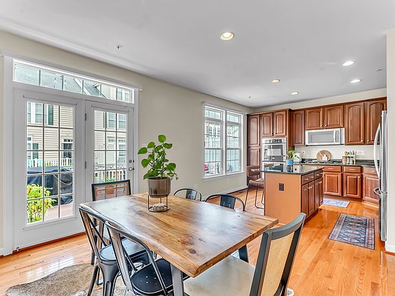 4th image of 3207 Ellington Ln