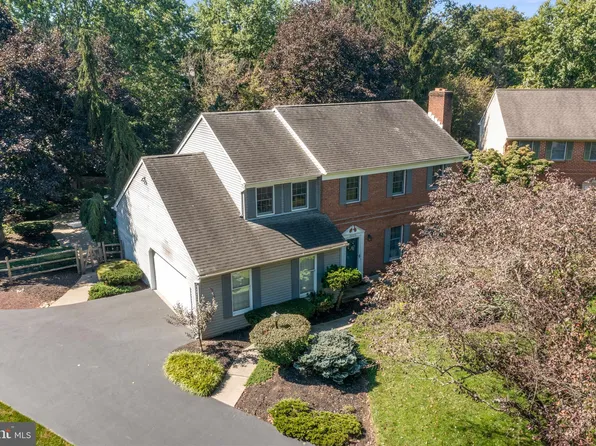 3525 Regent Ct, Allentown, PA 18103