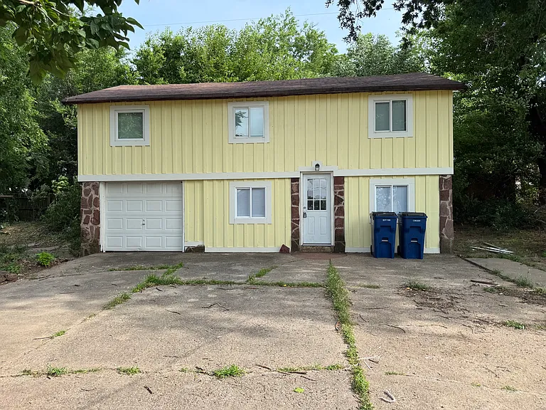 555 W Poplar St #1/2 — Photo 1