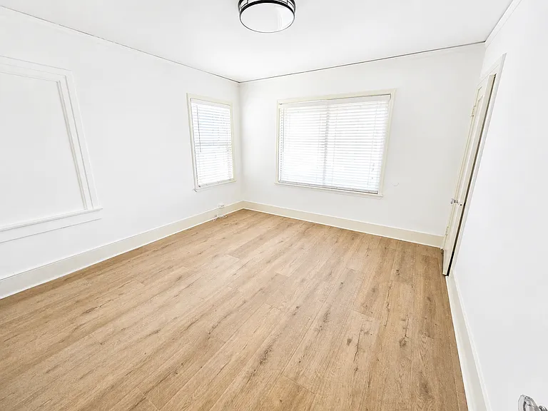 1145 1/2 S Kenmore Ave #1145-1/2 — Photo 10