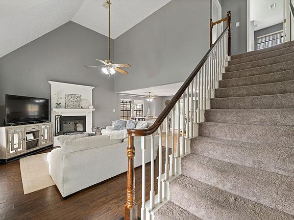 4th image of 685 Tinkler St