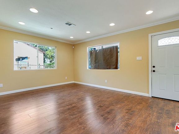 4th image of 1545 W 21st St