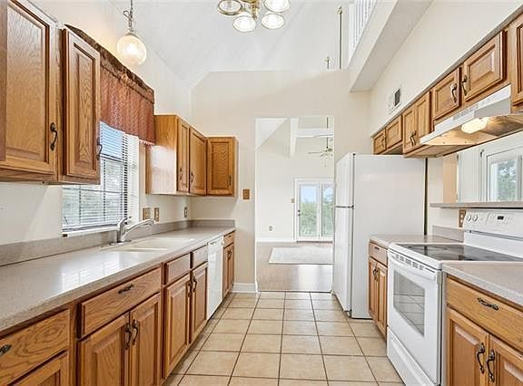 4th image of 277 Moonraker Dr