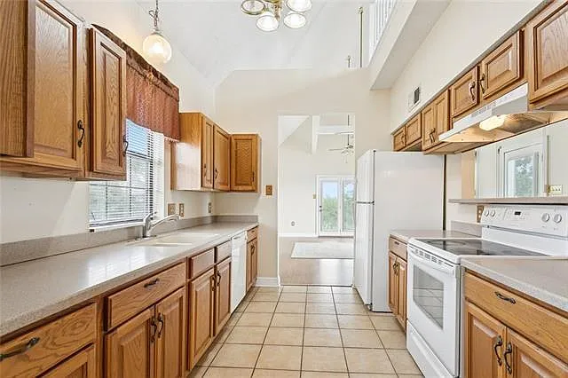 277 Moonraker Dr — Photo 4