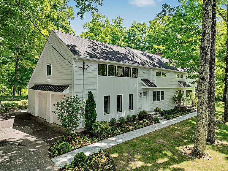 403 Stanwich Rd — Photo 2