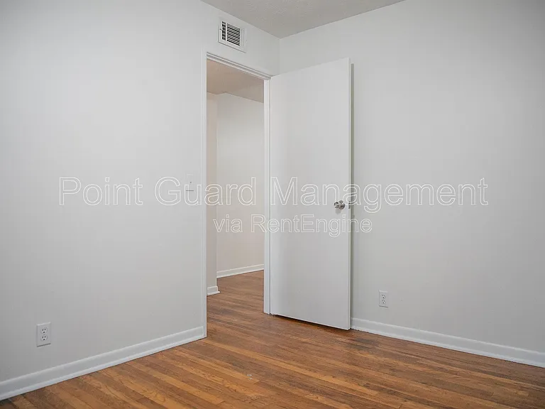 4916 California St — Photo 17