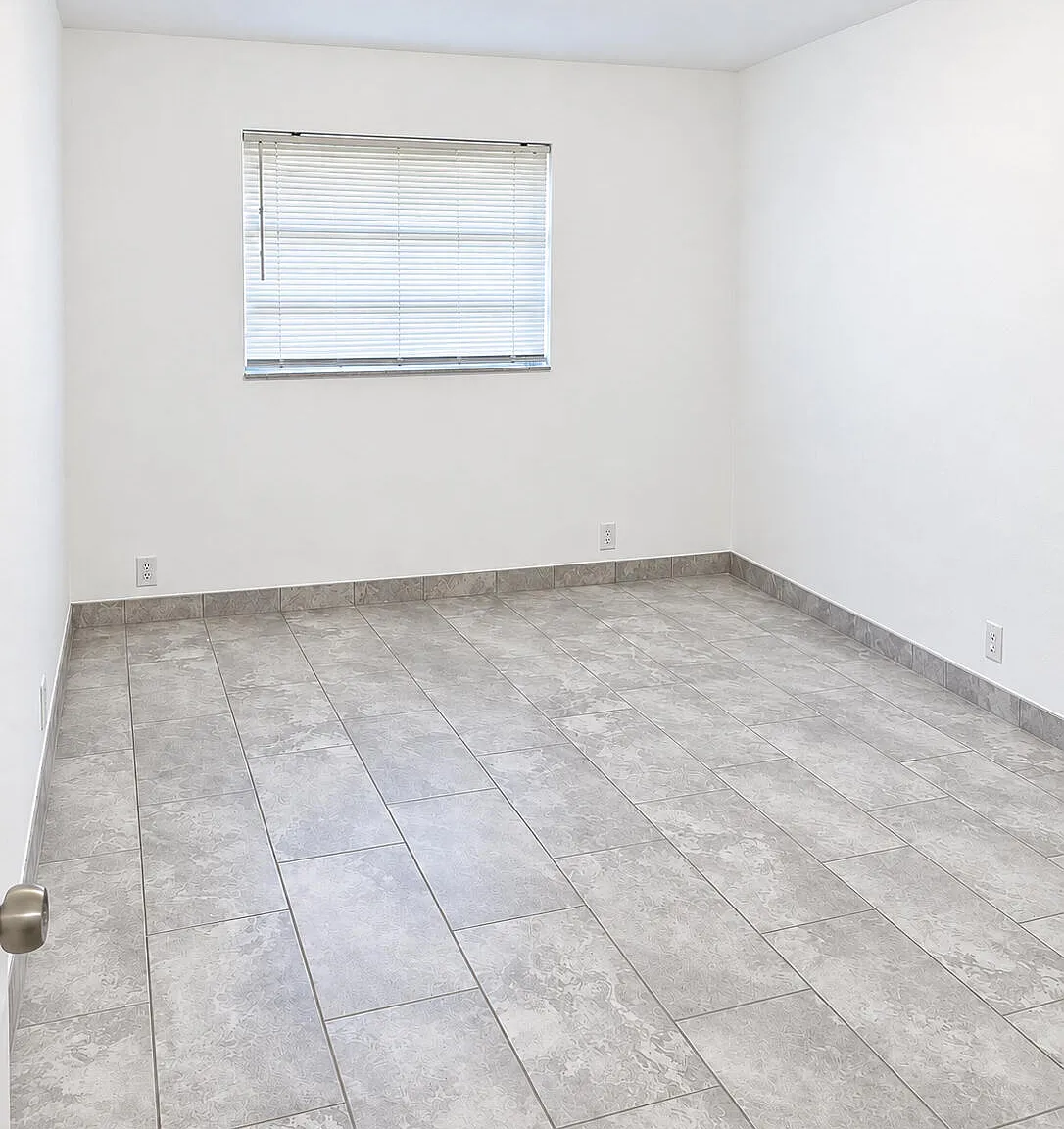 2 bed, 1.0 bath, 2424 sqft, $2,050 — Photo 4