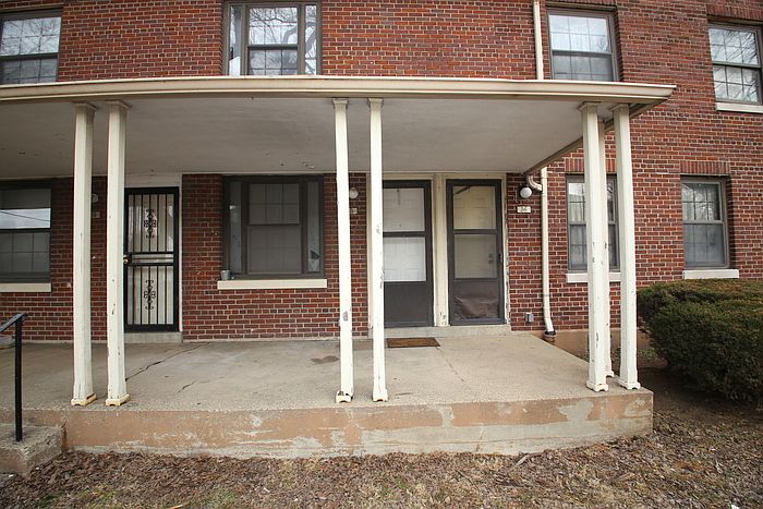 1st image of 35 College Ct