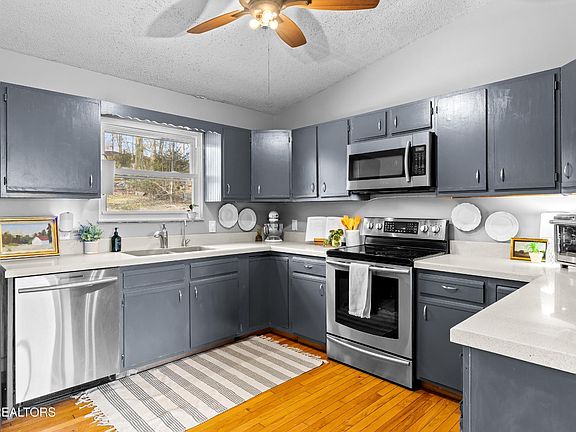 5th image of 5931 Westmere Dr