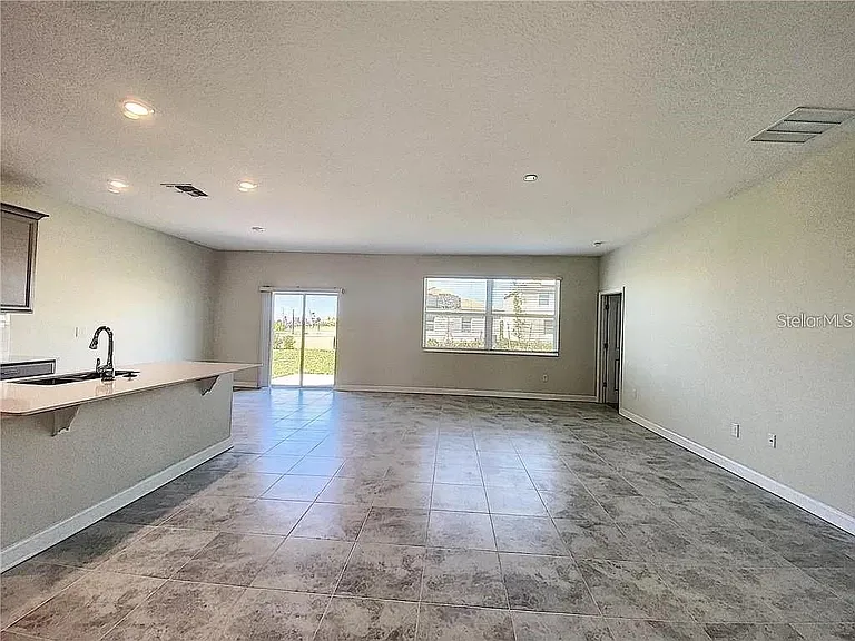 1307 Oak Crest St — Photo 14
