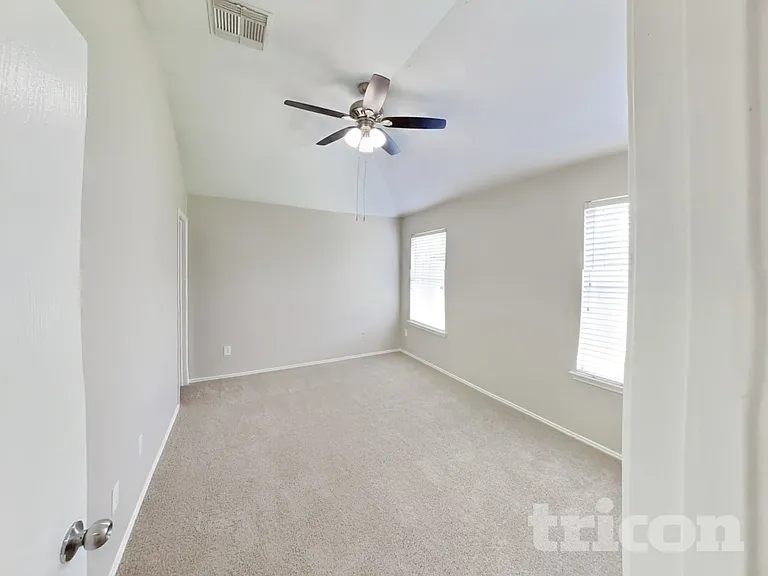 1403 Glens Ferry Ln — Photo 8