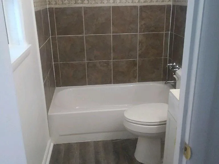 2431 E 8th St #14 — Photo 2
