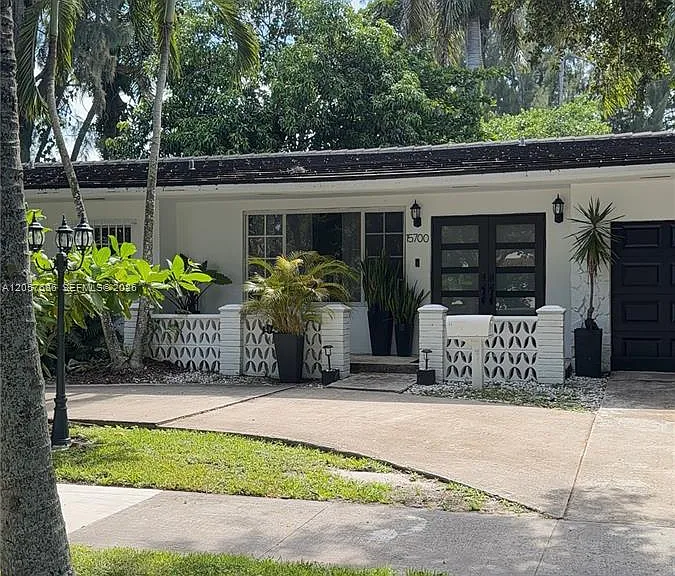 15700 N Miami Ave — Photo 1