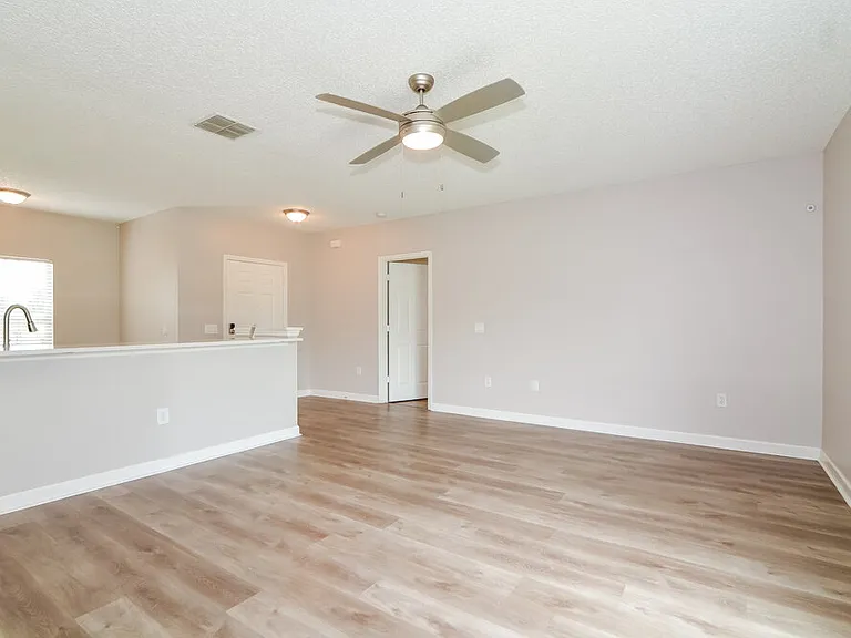 627 Cotulla Dr — Photo 5