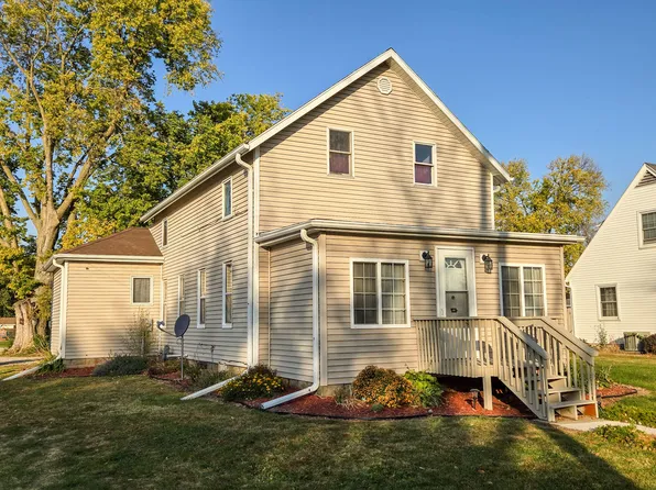 106 3rd Ave NW, State Center, IA 50247