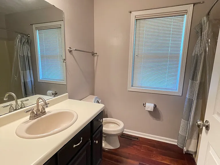 5664 Polworth St — Photo 17