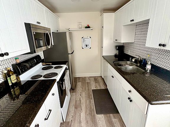 4th image of 4151 33rd St Unit 8