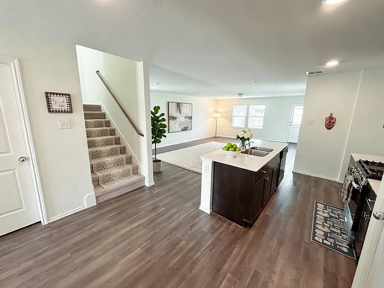 1614 Westfall Dr — Photo 4