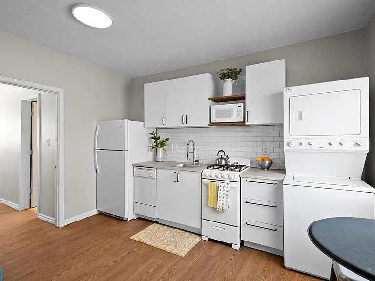 895 Grove St #B — Photo 5