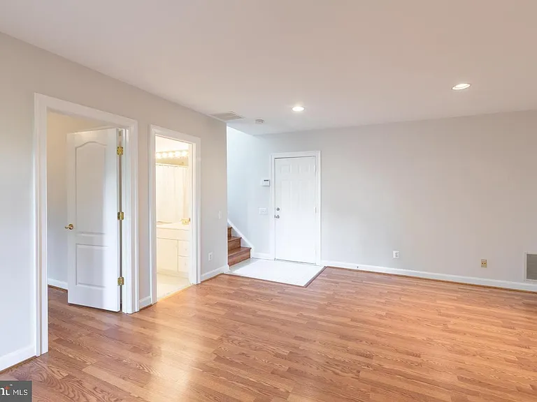 9588 Lagersfield Cir — Photo 31