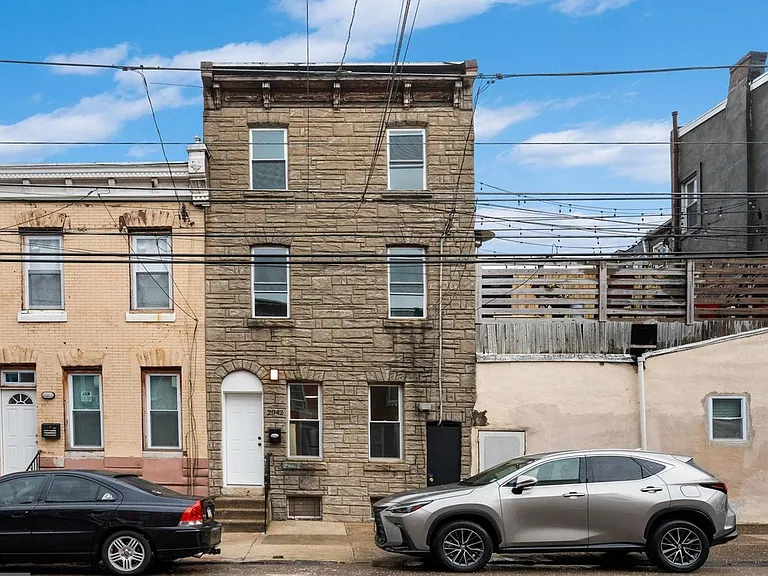 2042 E Somerset St — Photo 19