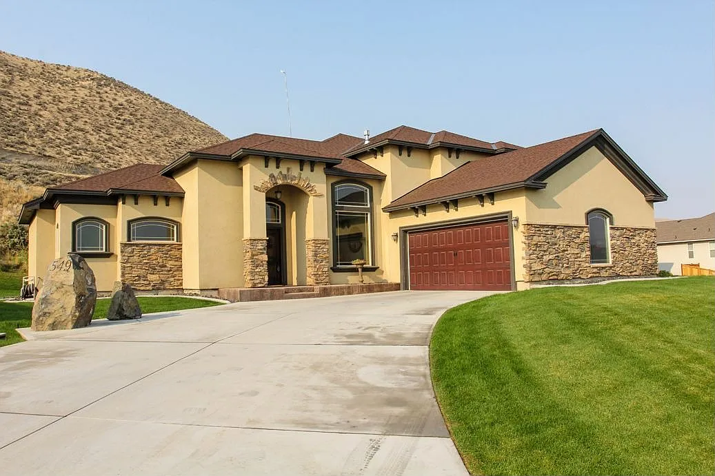 549 Agier Dr photo 1