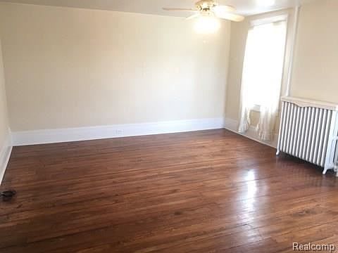 3rd image of 629 Elm St