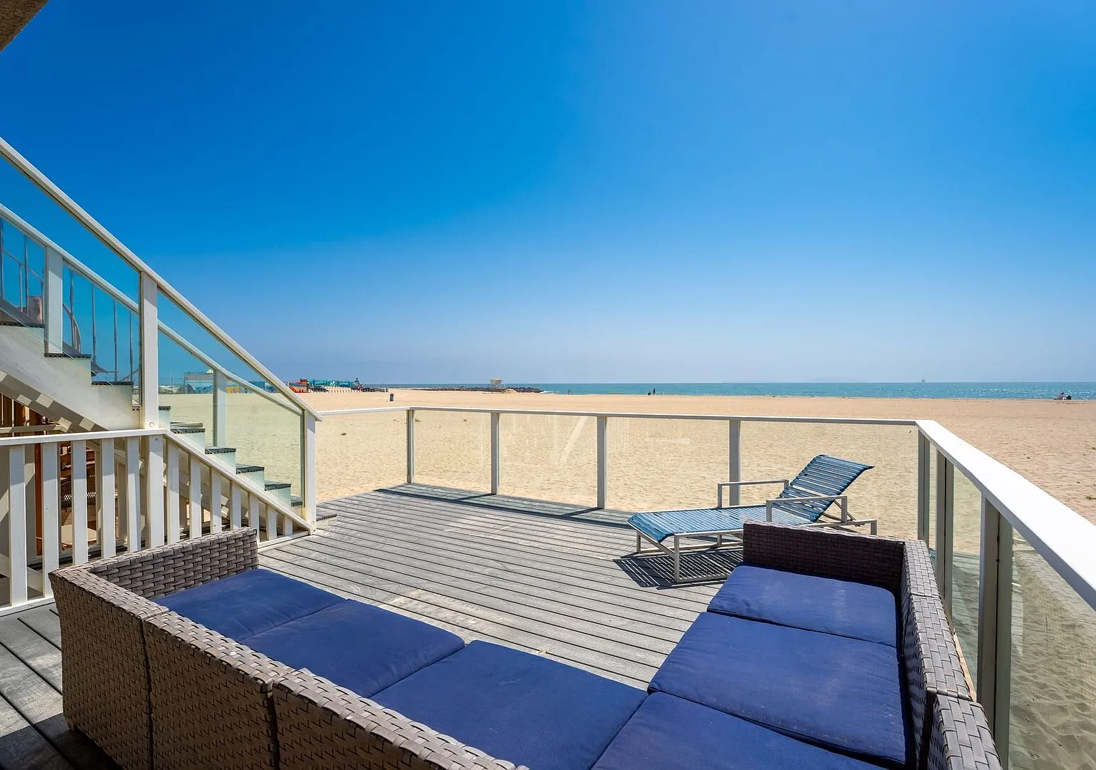 5 Bedroom + 4 Bathroom Home | Ocean Opulence | Furnished Monthly Rental — Photo 3