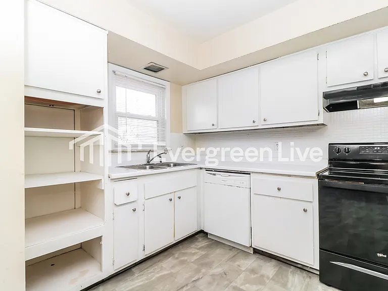 11875 Hidden Lake Dr — Photo 6