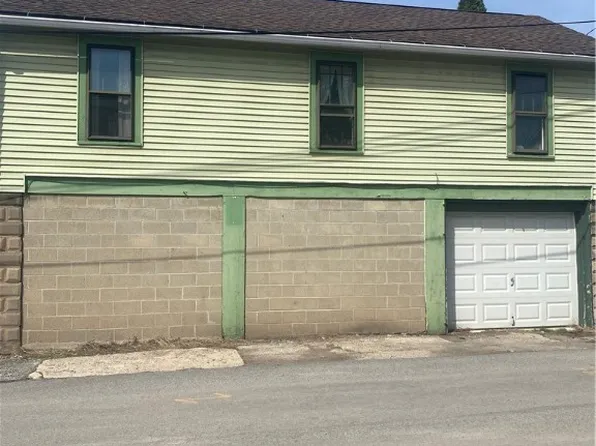 817 Shryock Ave, Indiana, PA 15701