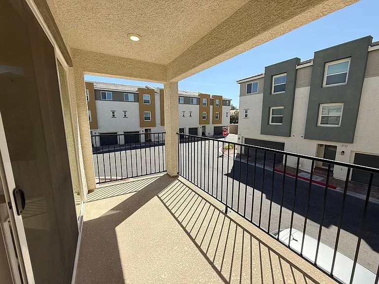 3720 Brilliant Sunset St — Photo 30