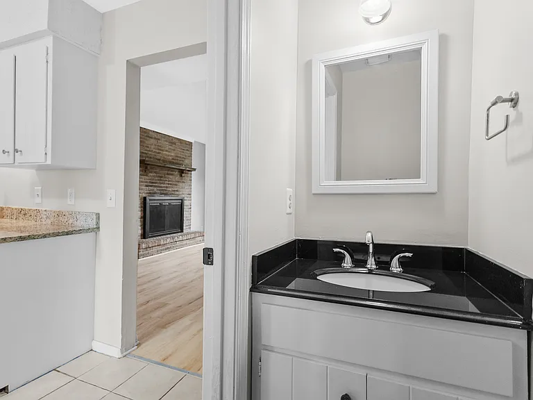 411 Williams Ave #D — Photo 16