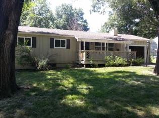 607 SE Morningside Dr, Lees Summit, MO 64063