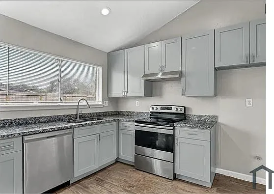 4 bed, 1459 sqft, $1,999 — Photo 2
