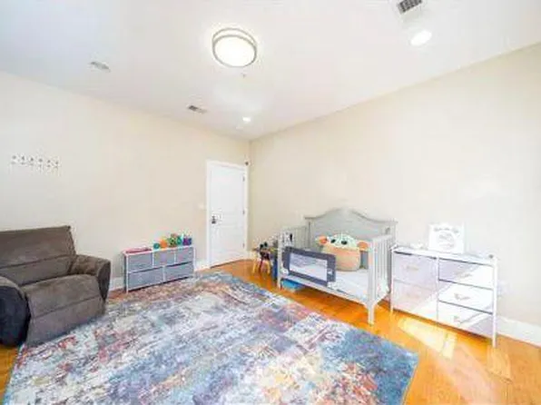 2408 Summit Avenue image 20 of 26