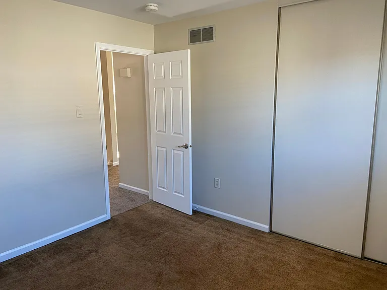 277 Shirley Dr #2 — Photo 8