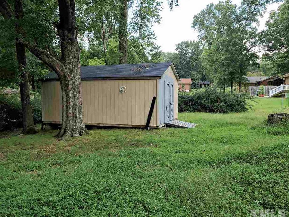 2nd image of 717 Daffodil Ln