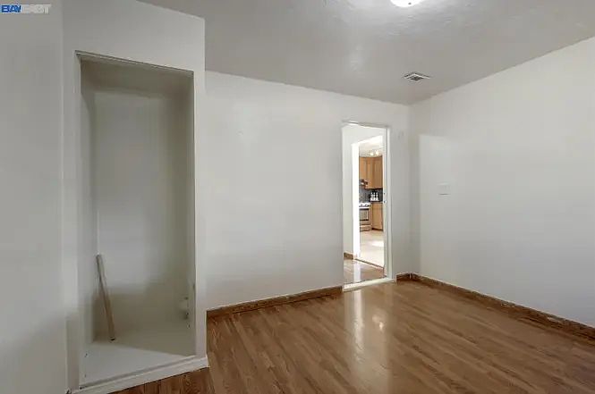 1st image of 27597 E 11th St