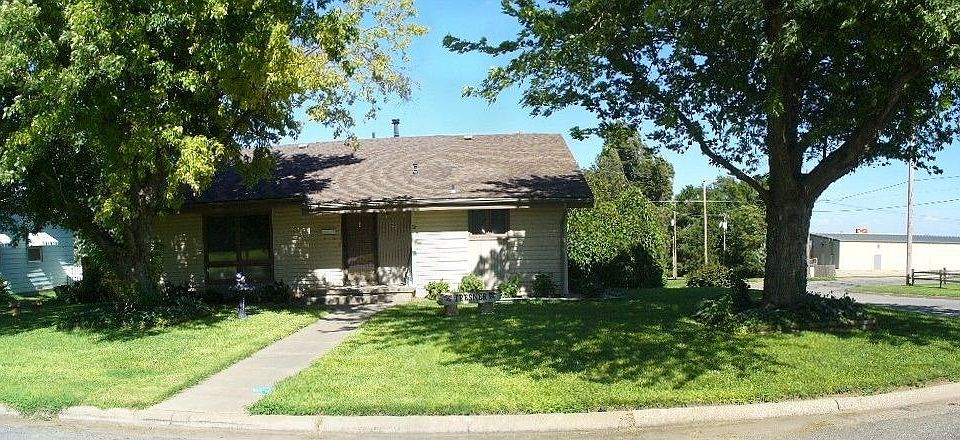View of the front of the home