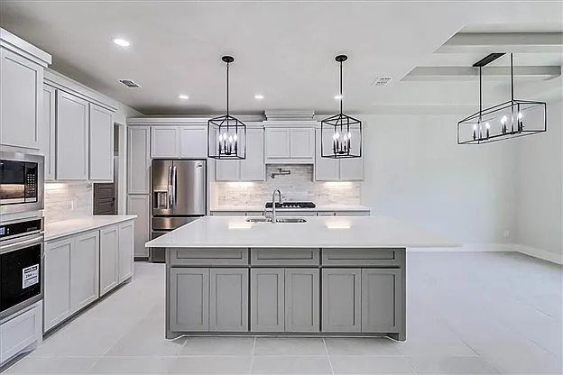 6 bed, 2921 sqft, $3,250 — Photo 4