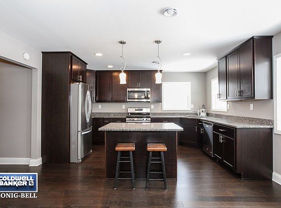 5th image of 203 Greglawn Ave