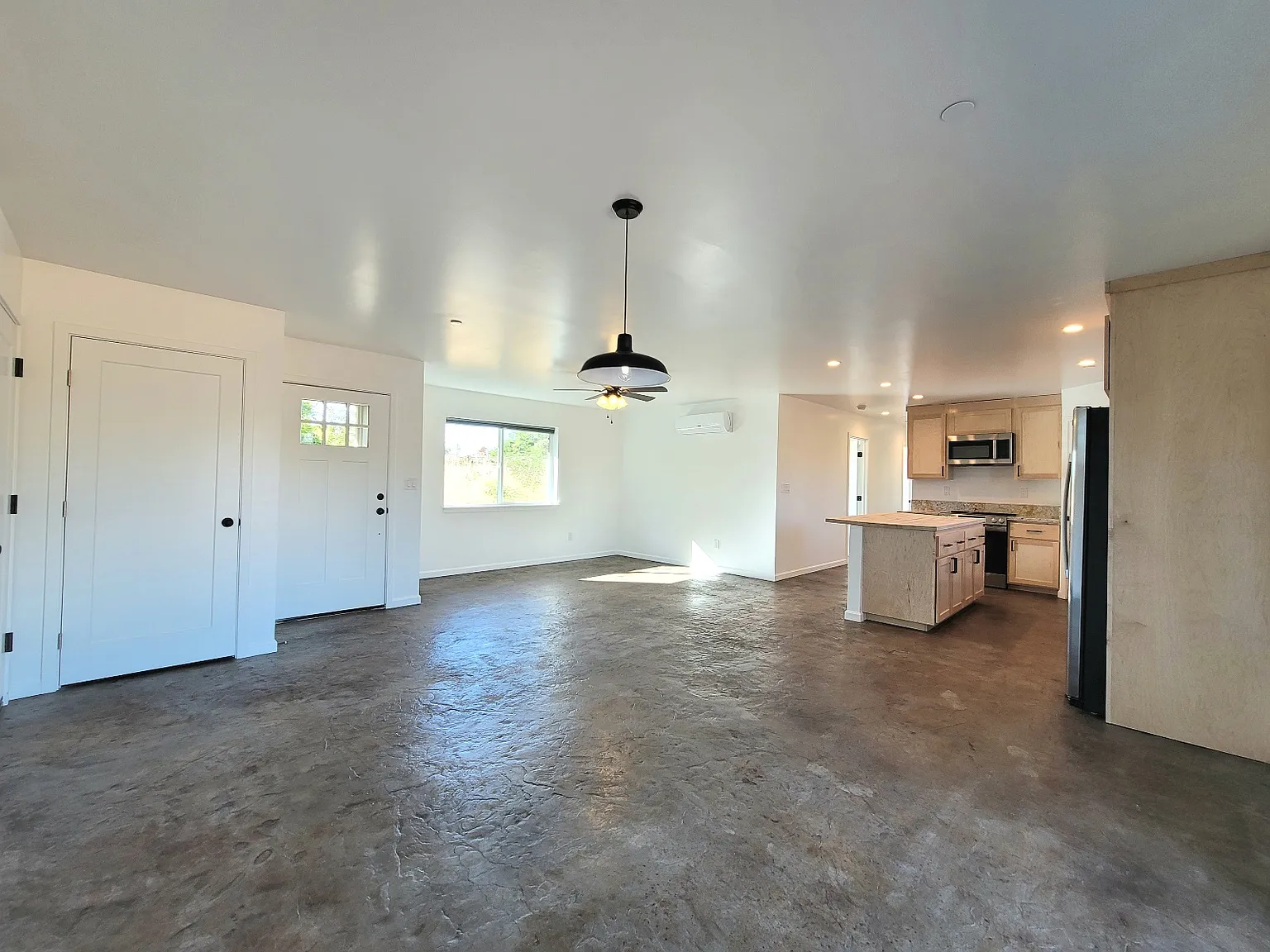 3 bed, 1253 sqft, $2,250 — Photo 2