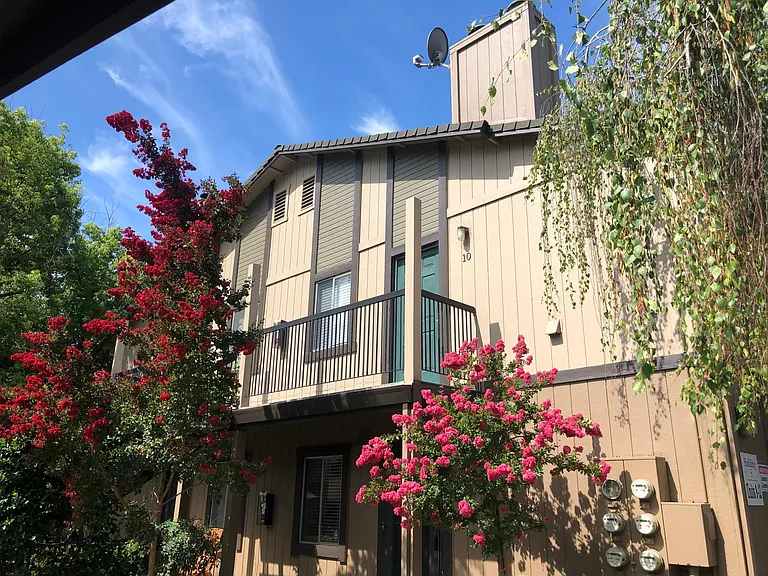 5920 Van Alstine Ave — Photo 14