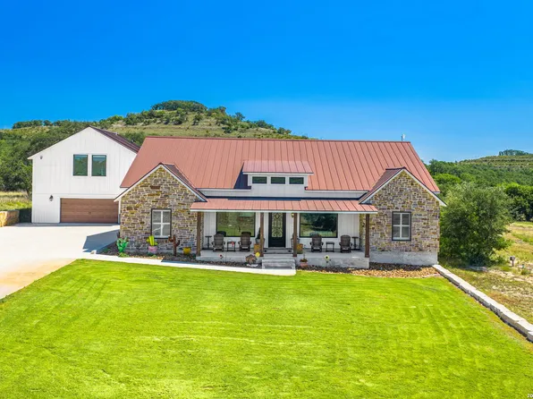 147 Gray Wolf, Blanco, TX 78606