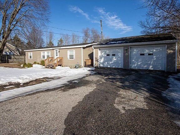 2nd image of 166 N Gordon Rd