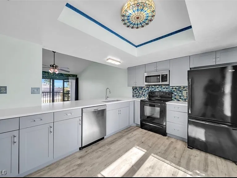 1521 SW 47th Ter #204 — Photo 3