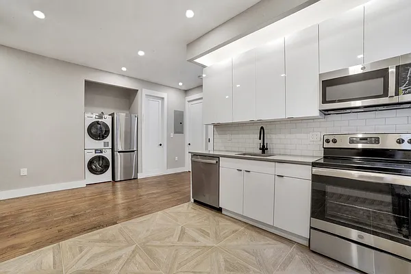 Rented by Empire City Real Estate LLC | media 19