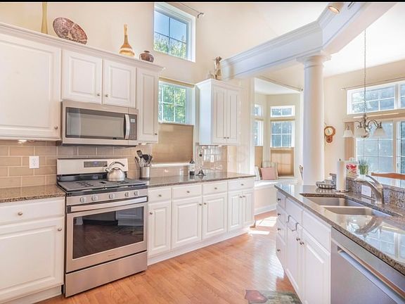 3rd image of 4081 Hanover Square Dr